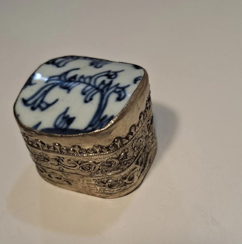 💙🍽🤍Antique Blue & White Porcelain Shard Chinese Silver Trinket Box
